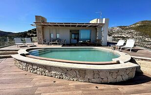 Prestigious Villa Olimpo With Pool And Sea View