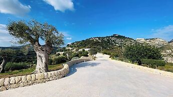 Prestigious Villa Olimpo With Pool And Sea View