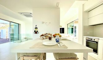 Prestigious Villa Olimpo With Pool And Sea View