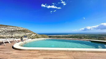 Prestigious Villa Olimpo With Pool And Sea View
