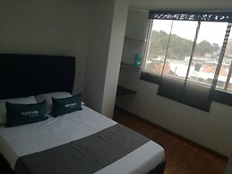 Room in Guest Room - Close to the Family Embassy 1