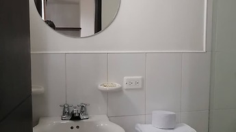 Room in Guest Room - Close to the Family Embassy 1