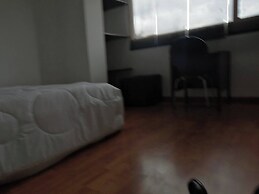 Room in Guest Room - Close to the Family Embassy 1