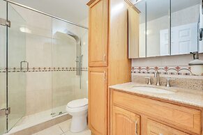 Pet-friendly Home w/ Yard ~ 3 Mi to Zoo Miami!