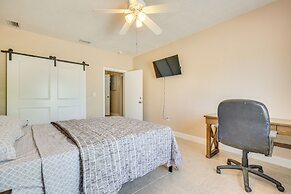 Pet-friendly Home w/ Yard ~ 3 Mi to Zoo Miami!