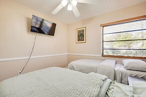 Pet-friendly Home w/ Yard ~ 3 Mi to Zoo Miami!