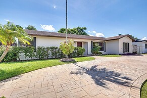 Pet-friendly Home w/ Yard ~ 3 Mi to Zoo Miami!