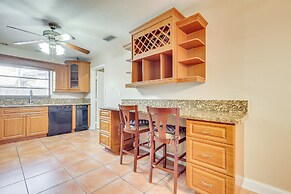 Pet-friendly Home w/ Yard ~ 3 Mi to Zoo Miami!