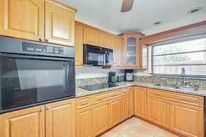 Pet-friendly Home w/ Yard ~ 3 Mi to Zoo Miami!