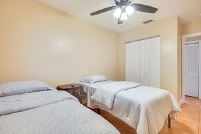 Pet-friendly Home w/ Yard ~ 3 Mi to Zoo Miami!