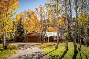 Riverfront Home w/ Hot Tub ~ 19 Mi to Wolf Creek!