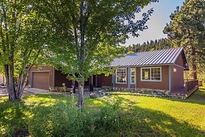 Riverfront Home w/ Hot Tub ~ 19 Mi to Wolf Creek!