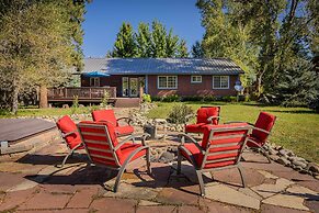 Riverfront Home w/ Hot Tub ~ 19 Mi to Wolf Creek!