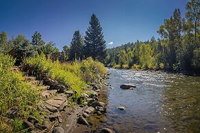 Riverfront Home w/ Hot Tub ~ 19 Mi to Wolf Creek!