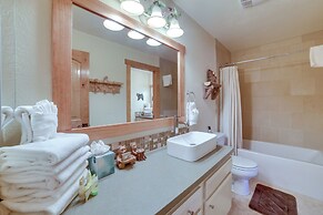 Ski Condo w/ Community Amenities in Mammoth Lakes!