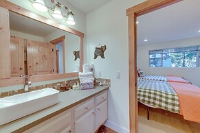 Ski Condo w/ Community Amenities in Mammoth Lakes!