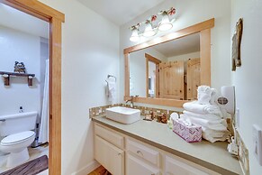 Ski Condo w/ Community Amenities in Mammoth Lakes!