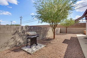 Tucson Fourplex Townhome: Grill & Shared Hot Tub