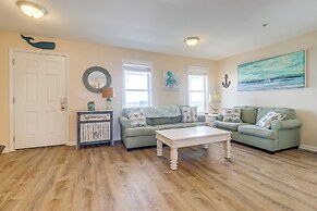 Walk to Beach: Family-friendly Surf City Condo!