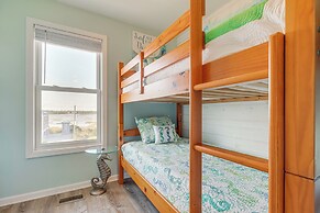 Walk to Beach: Family-friendly Surf City Condo!