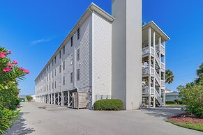 Walk to Beach: Family-friendly Surf City Condo!