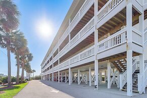 Walk to Beach: Family-friendly Surf City Condo!
