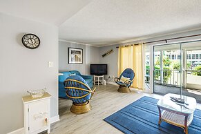 Walk to Pool: Riverfront Condo in Welaka!