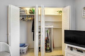 Walk to Pool: Riverfront Condo in Welaka!