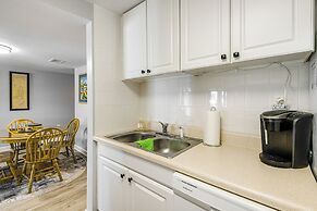 Walk to Pool: Riverfront Condo in Welaka!