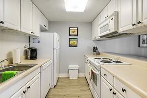 Walk to Pool: Riverfront Condo in Welaka!