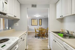 Walk to Pool: Riverfront Condo in Welaka!