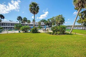 Walk to Pool: Riverfront Condo in Welaka!