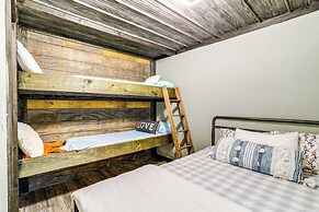 Near Fishing & Hiking: Ozark Getaway!