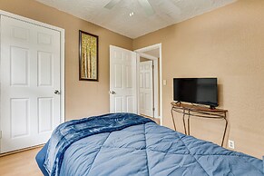 Fire Pit & Grill: Victoria Home Near Downtown