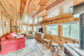 Cozy Cabin Near Grindstone Lake & Downtown!