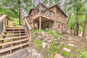 Cozy Cabin Near Grindstone Lake & Downtown!