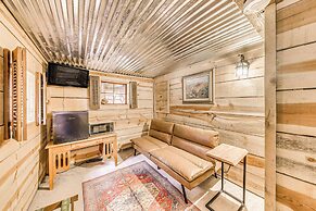 Cozy Cabin Near Grindstone Lake & Downtown!