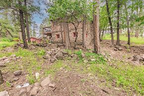 Cozy Cabin Near Grindstone Lake & Downtown!