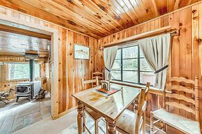 Cozy Cabin Near Grindstone Lake & Downtown!