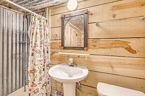 Cozy Cabin Near Grindstone Lake & Downtown!