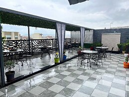 Sunroof Hotel & Rooftop Kitchen