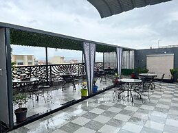 Sunroof Hotel & Rooftop Kitchen