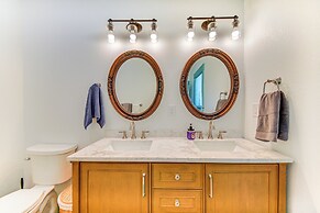 1 Mi to Dtwn Manteo: Dog-friendly Home w/ Deck