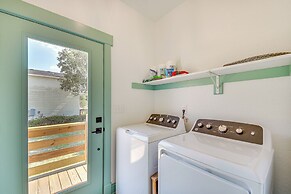 1 Mi to Dtwn Manteo: Dog-friendly Home w/ Deck