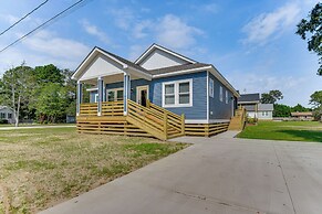 1 Mi to Dtwn Manteo: Dog-friendly Home w/ Deck