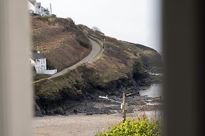 Port Gaverne Hotel