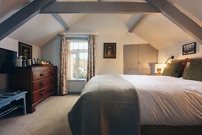 Port Gaverne Hotel