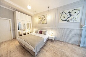 Atrium Suites