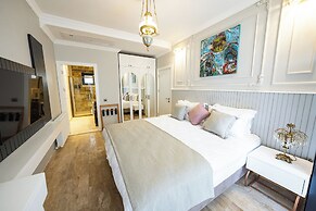 Atrium Suites