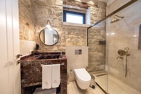 Atrium Suites